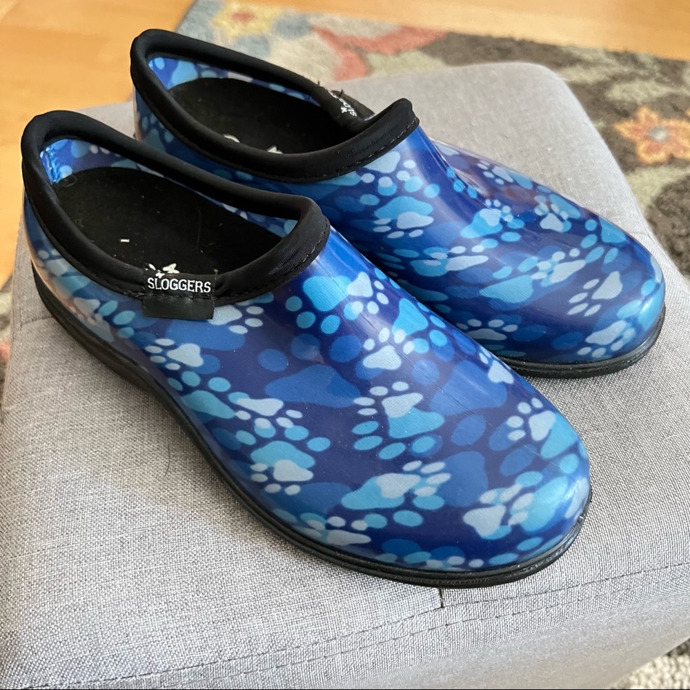 Sloggers Slip on Rain Gardening Shoes Paw Print Design woman’s size 6 Blue USA